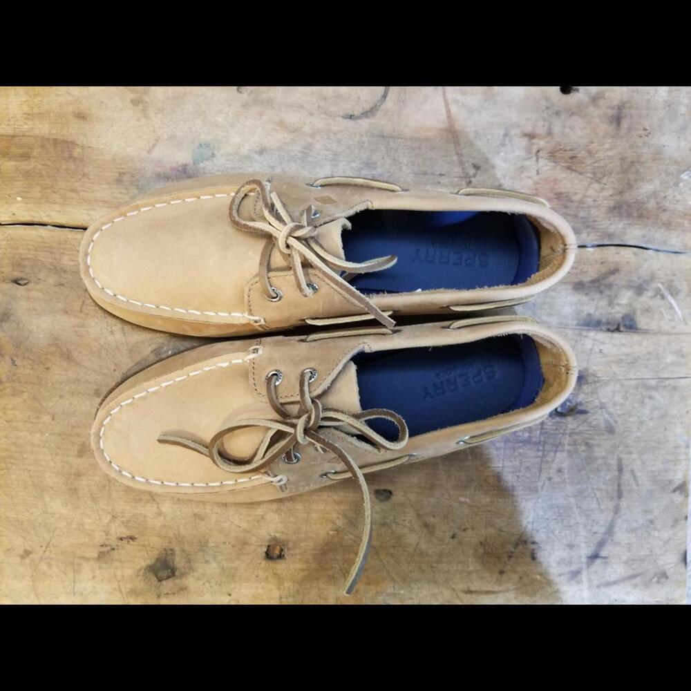 New Never Worn Sperry Boys Shoes Size 4